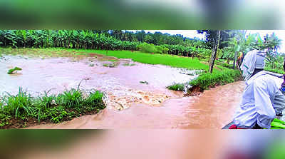 Lake Flooding | ಲಕ್ಕುಂಡಿ: ಕೆರೆ ಅವೈಜಾನಿಕ ಕಾಮಗಾರಿ, ಜಮೀನು ಜಲಾವೃತವಾಗಿ ಲಕ್ಷಾಂತರ ರೂ. ಮೌಲ್ಯದ ಬೆಳೆ ಹಾನಿ