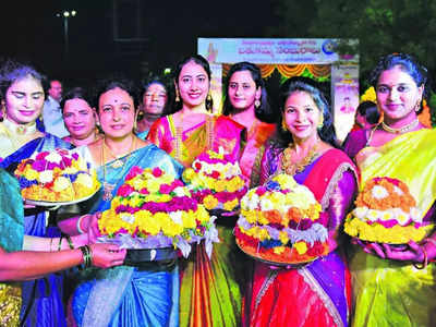 Bathukamma Festival 2022: అంబరాన్నంటేలా పూల సంబురం.. 25 నుంచి అక్టోబర్ 3 వరకు బతుకమ్మ ఉత్సవాలు