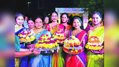 Bathukamma Festival 2022: అంబరాన్నంటేలా పూల సంబురం.. 25 నుంచి అక్టోబర్ 3 వరకు బతుకమ్మ ఉత్సవాలు