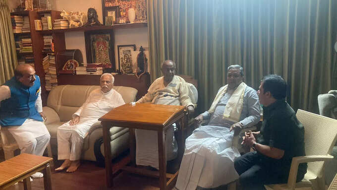 SIddaramaiah HD Deve gowda and Zameer.