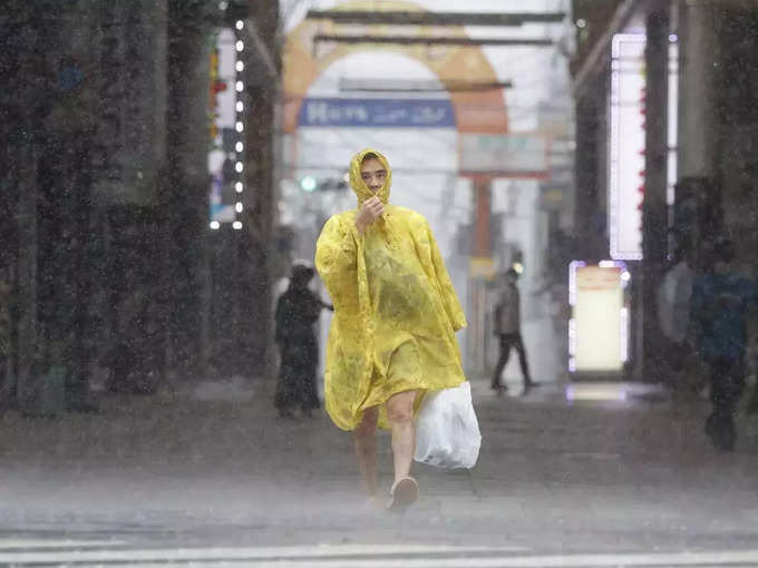 ​तूफानों को झेलता जापान