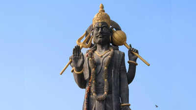 Shani Sade Sati: কী ঘটে শনির সাড়ে সাতি দশায়! বর্তমানে সাড়ে সাতির কবলে কোন কোন রাশি?