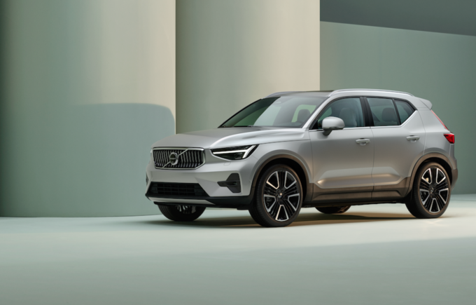 New Volvo XC40 B4 Ultimate (Petrol mild-hybrid)