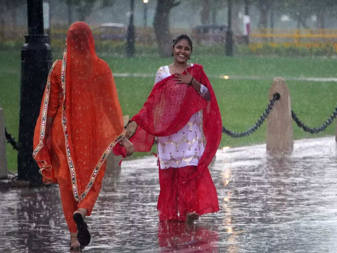 मॉनसून ने जाते-जाते दिल्ली का दिल खुश कर दिया 