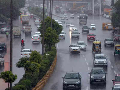 Delhi NCR Rain: दिल्ली-नोएडा के कई हिस्सों में बारिश, जानें कैसा रहेगा इस हफ्ते का मौसम