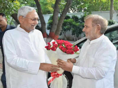 Bihar News: शरद यादव और नीतीश कुमार का ये कैसा मिलन, पटना में गलबहियां और मधेपुरा में बेटे की खातिर गला काट!