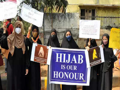 Hijab Row: ಹಿಜಾಬ್ ವಿದ್ಯಾರ್ಥಿಗಳ ಖಾಸಗಿತನದ ಹಕ್ಕಿನ ಭಾಗ: ಅರ್ಜಿದಾರರ ಪರ ವಕೀಲರ ವಾದ