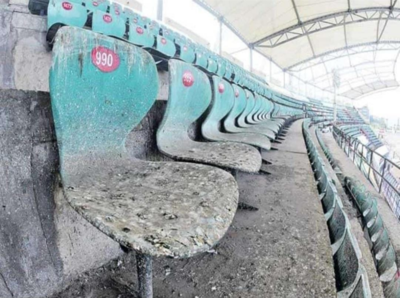 Uppal Stadium: ఉప్పల్ స్టేడియంలో కుర్చీలు మరీ ఇంత దారుణంగా ఉన్నాయా..!