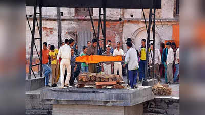 Kanpur: ఏడాదిగా ఇంట్లోనే డెడ్ బాడీ... అంత్యక్రియలకు ఒప్పుకోని కుటుంబం.. చివరికి...
