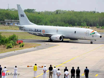 Indian Navy in Seychelles: सेशेल्स में गरजते हुए उतरा भारतीय नौसेना का P8I विमान, चीन की कोरी धमकियां धरी रह गईं
