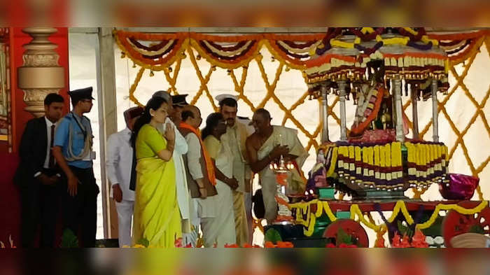 Karnataka News Live Updates: Mysuru Dasara 2022 | ಮೈಸೂರಿನಲ್ಲೇ ತಯಾರಾದ ರೇಶ್ಮೆ ಸೀರೆ ಧರಿಸಿ, ದಸರಾಗೆ ವಿಶೇಷ ಮೆರುಗು ತಂದ ರಾಷ್ಡ್ರಪತಿ ದ್ರೌಪದಿ ಮುರ್ಮು