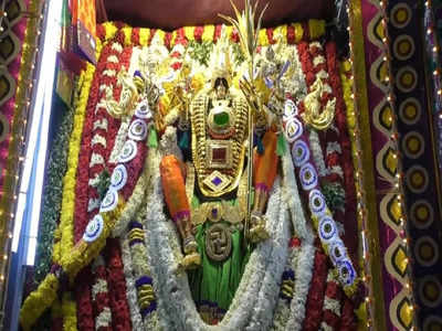 தசரா 2022: பாளையங்கோட்டை ஆயிரத்தம்மன் கோவில் தசரா திருவிழா; கொடியேற்றத்துடன் கோலாகல துவக்கம்!