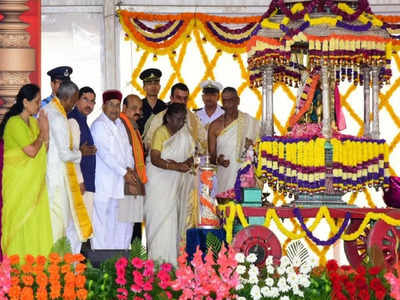 Mysuru Dasara | ವಿಶ್ವವಿಖ್ಯಾತ ಮೈಸೂರು ದಸರಾ ಮಹೋತ್ಸವಕ್ಕೆ ಚಾಲನೆ ನೀಡಿ ಕನ್ನಡದಲ್ಲೇ ಮಾತು ಆರಂಭಿಸಿದ ರಾಷ್ಟ್ರಪತಿ