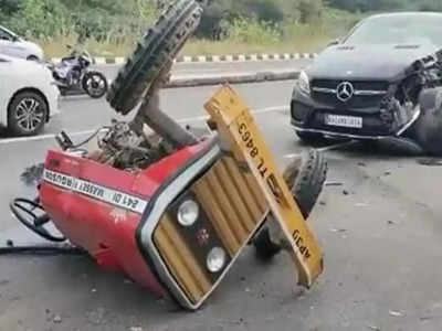पुन्हा एकदा मर्सिडीज कारला अपघात, पण यावेळी वेगळंच घडलं; पाहा VIDEO