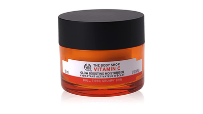 तुमच्या त्वचेतील लपलेला ग्लो बाहेर आणतील हे Vitamin C Moisturizer, पिगमेंटेशन आणि डार्क स्पॉट देखील करतात कमी