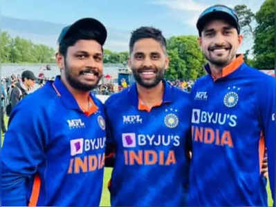 Ind vs Sa: सूर्यकुमार यादव ने दिखाई संजू सैमसन की फोटो, यूं खुशी से झूम उठे फैंस, वीडियो वायरल