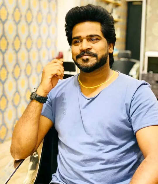 VJ Kathir: "அப்பா" என்ற ஒற்றை வார்த்தையில் என்னை கட்டி இழுக்க வந்த  "ஆசைமகளே"... அப்பாவானார் விஜே கதிர்! - vj kathir blessed with baby girl -  Samayam Tamil