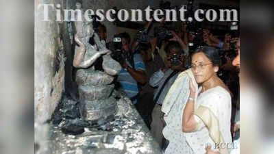 20 जुलाई 2009, जब रीता बहुगुणा जोशी जला घर देखने आई थीं... इस तस्वीर के पीछे का सच जानिए, मायावती पर भी आरोप