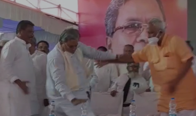 Siddaramaiah Slipped on stage