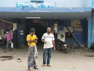 Malda News: সন্তানকে শিকলে জড়িয়ে বুকফাটা হাহাকার বাবা-মার, চিকিৎসা পরিষেবায় সাহায্যের আর্জি