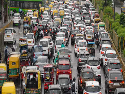 Kolkata Traffic Update Today : উৎসবের আনন্দে মাতোয়ারা কলকাতা, তৃতীয়াতে শহরে যানজটের আশঙ্কা