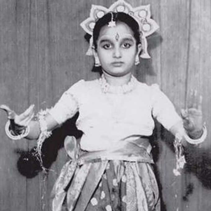 asha parekh childhood pic