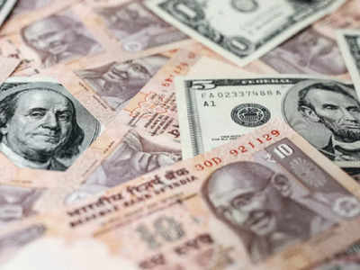 Rupee to Dollar: সব রেকর্ড ভেঙে 82 -এর দোরগোড়ায় টাকার দাম, কোপ পড়বে মধ্যবিত্তের পকেটে