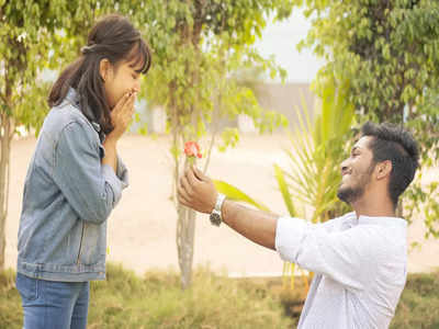 Ways to Propose a Girl 2022: পুজোর খুশির আবহেই পছন্দের মহিলাকে জানান মনের কথা, এই ৫ টিপস মানলে ভালোবাসা পাবেন 