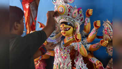 Durga Puja: देखें दिल्ली में दुर्गा पूजा पंडालों का बदला नज़ारा, दुर्गा माता की मूर्ति का आकार बढ़ा लेकिन पूजा का बजट घटा!