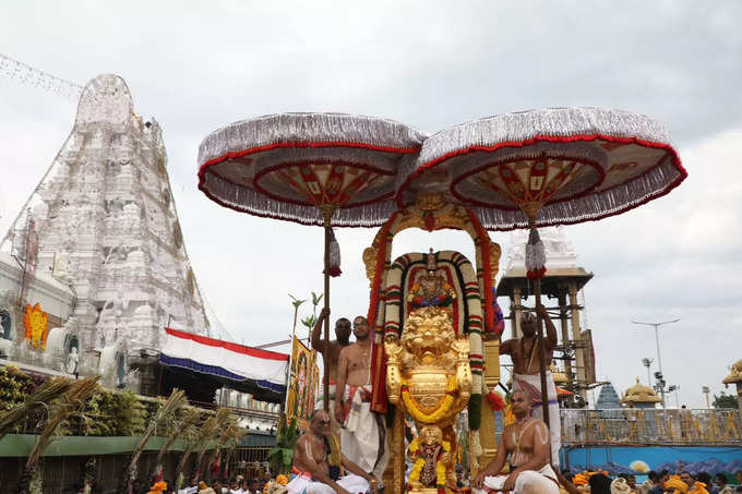 తిరుమల బ్రహ్మోత్సవాలు-సింహ వాహనంపై శ్రీవారు