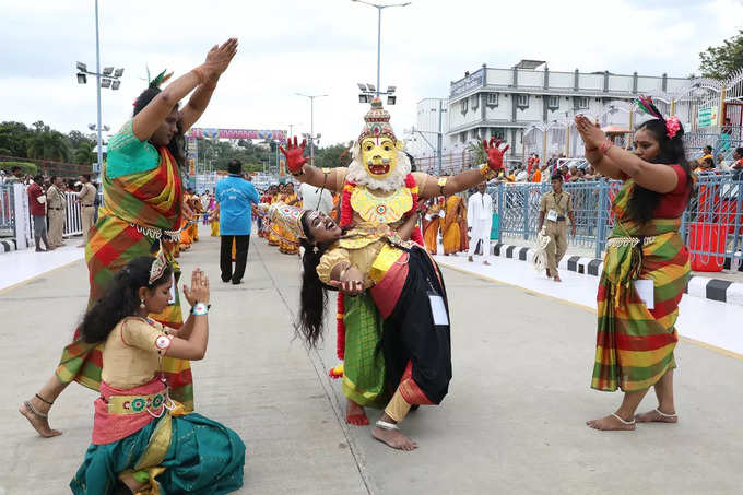 తిరుమల బ్రహ్మోత్సవాలు-సింహ వాహనంపై శ్రీవారు