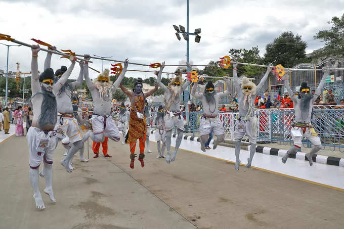 తిరుమల బ్రహ్మోత్సవాలు-సింహ వాహనంపై శ్రీవారు