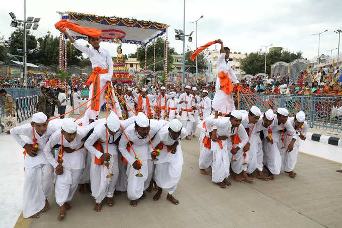 తిరుమల బ్రహ్మోత్సవాలు-సింహ వాహనంపై శ్రీవారు