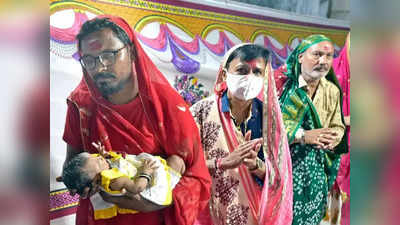 Durga Puja 2022: ২০০ বছরের অভিশাপ! এখানে অষ্টমীতে শাড়ি পরে নৃত্য করেন পুরুষরা