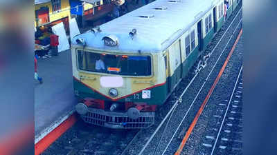 Local Train: পুজোয় শিয়ালদা শাখায় সারা রাতে 100 লোকাল ট্রেন, ঠাকুর দেখার টাইম টেবিল ফোনে সেভ করেছেন?