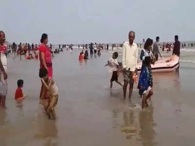 Digha Beach : চতুর্থীর সকালে দিঘায় স্নান করতে নেমে তলিয়ে গেল যুবক, নুলিয়াদের তৎপরতায় রক্ষা