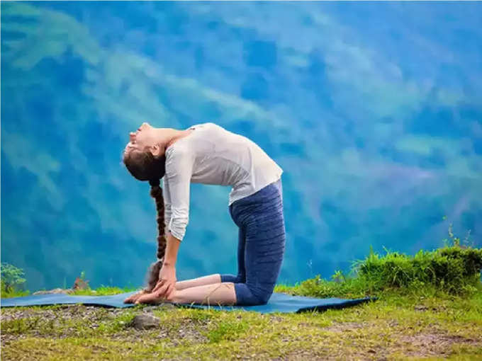 उंट मुद्रा (Camel pose)