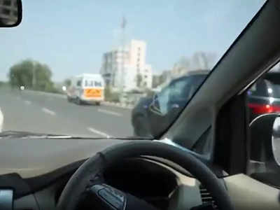 PM Narendra Modiનો Convoy એક Ambulance માટે અટકાવી દેવાયો, તેઓ Ahmedabadનો કાર્યક્રમ પૂર્ણ કરીને Gandhinagar જઈ રહ્યા હતા