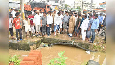 మహబూబ్‌నగర్‌లోని లోతట్టు ప్రాంతాల్లో పర్యటించిన శ్రీనివాస్ గౌడ్ 