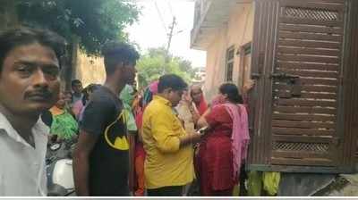 Ghaziabad News : गृह क्लेश के चलते पति ने पत्नी और बेटी को फावड़े से काट डाला, आरोपी गिरफ्तार