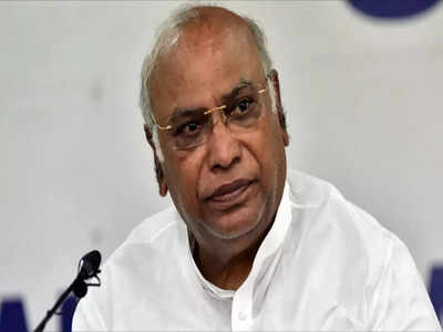 Mallikarjun Kharge: ప్రతిపక్ష నేత పదవికి ఖర్గే రాజీనామా.. కాంగ్రెస్‌లో కొనసాగుతున్న రాజకీయ ఉత్కంఠ