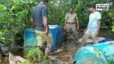 ரகசியமாக வைக்கப்பட்டிருந்த சாராயத்தை போலீசார் அழித்தனர்