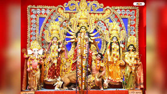 Durga Puja 2022 : দুঃস্থদের বস্ত্রদানের মাধ্যমেই পুজো শুরু হল যাদবপুরের পাইকবাড়িতে 