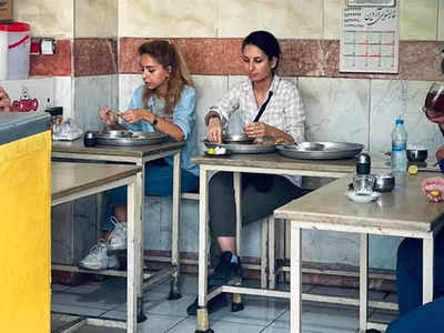 Iran News: ईरान में बिना हिजाब के रेस्टोरेंट में खाना खा रही थी महिला, फोटो देख इस्लामी पुलिस ने किया गिरफ्तार