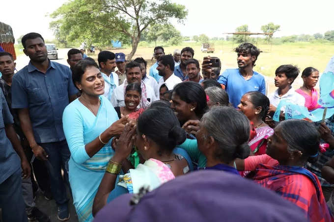 అందోల్ నియోజ‌క‌వ‌ర్గంలో షర్మిల పాదయాత్ర