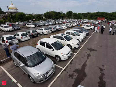 Car Sale: दशहरा-दिवाली से पहले है ये हाल तो इस महीने क्या मचेगा धमाल!