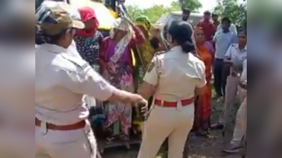 जळगावात वनविभागाने आदिवासींच्या आयुष्यावरनांगर;  शेतकऱ्यांची ४०० एकर जमीन ११ जेसीबीच्या साहाय्याने उद्ध्वस्त