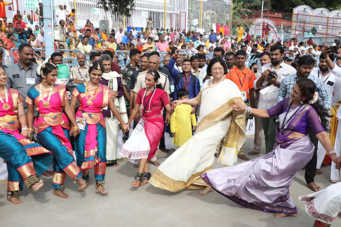 Tirumala: వైభవంగా తిరుమల బహ్మోత్సవాలు.. హనుమంత వాహనంపై దర్శనమిచ్చిన శ్రీవారు