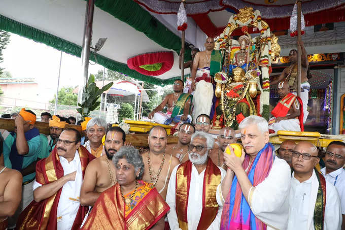 Tirumala: వైభవంగా తిరుమల బహ్మోత్సవాలు.. హనుమంత వాహనంపై దర్శనమిచ్చిన శ్రీవారు