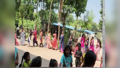 Gujarat news: गरबा के दौरान छात्रों से छाती पीट करवाया या हुसैन, गुजरात में सरकारी स्कूल के 4 टीचर सस्पेंड